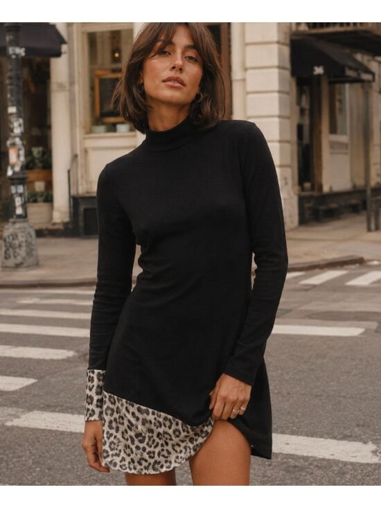 Alice + Olivia Dresses & Skirts - Alice & Olivia Leopard Print High Neck Long Sleeve Dress Size 6 Black